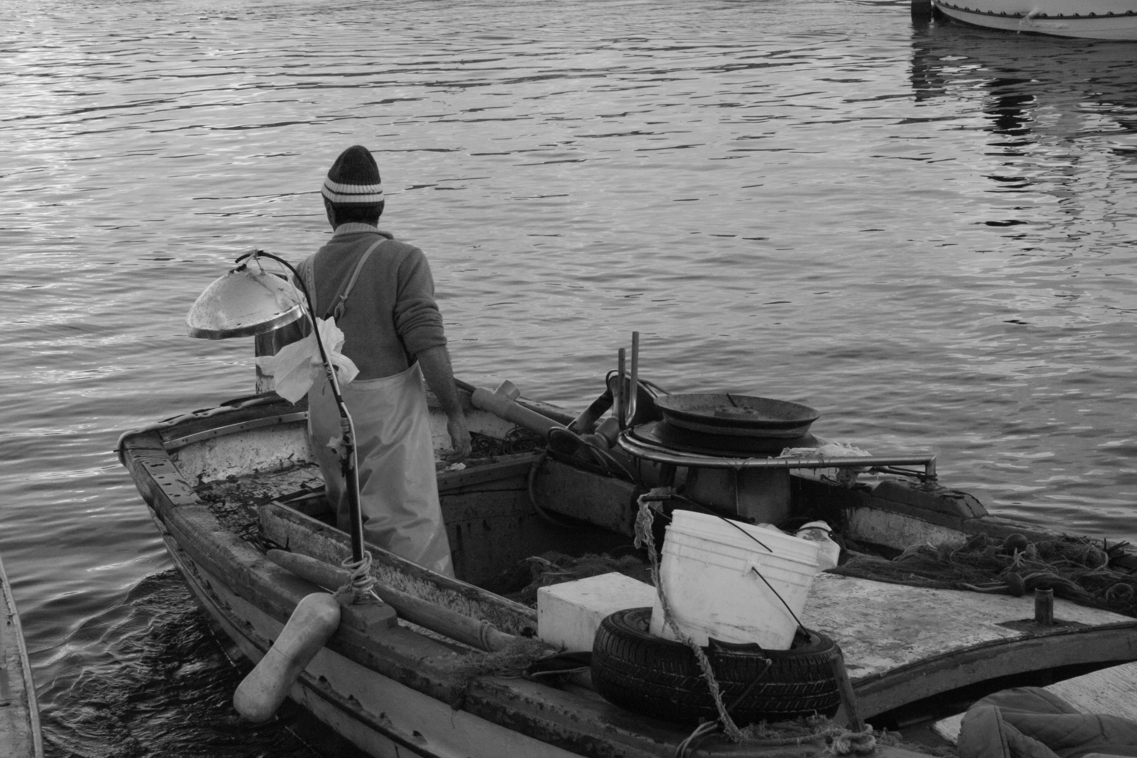 Pescatori-Barca con rete- Copyright Panastudio. Tutti i diritti riservati