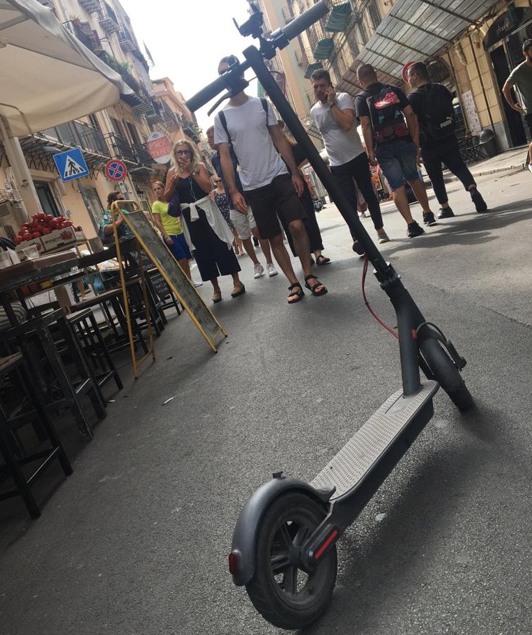 Centro storico di Palermo: utilizzo incivile dei monopattini e bici elettriche di minori