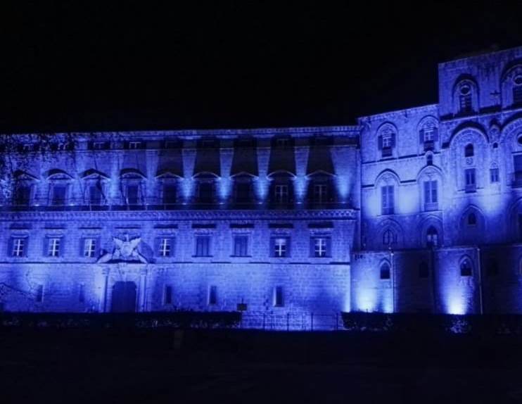 palazzo reale in blu autismo