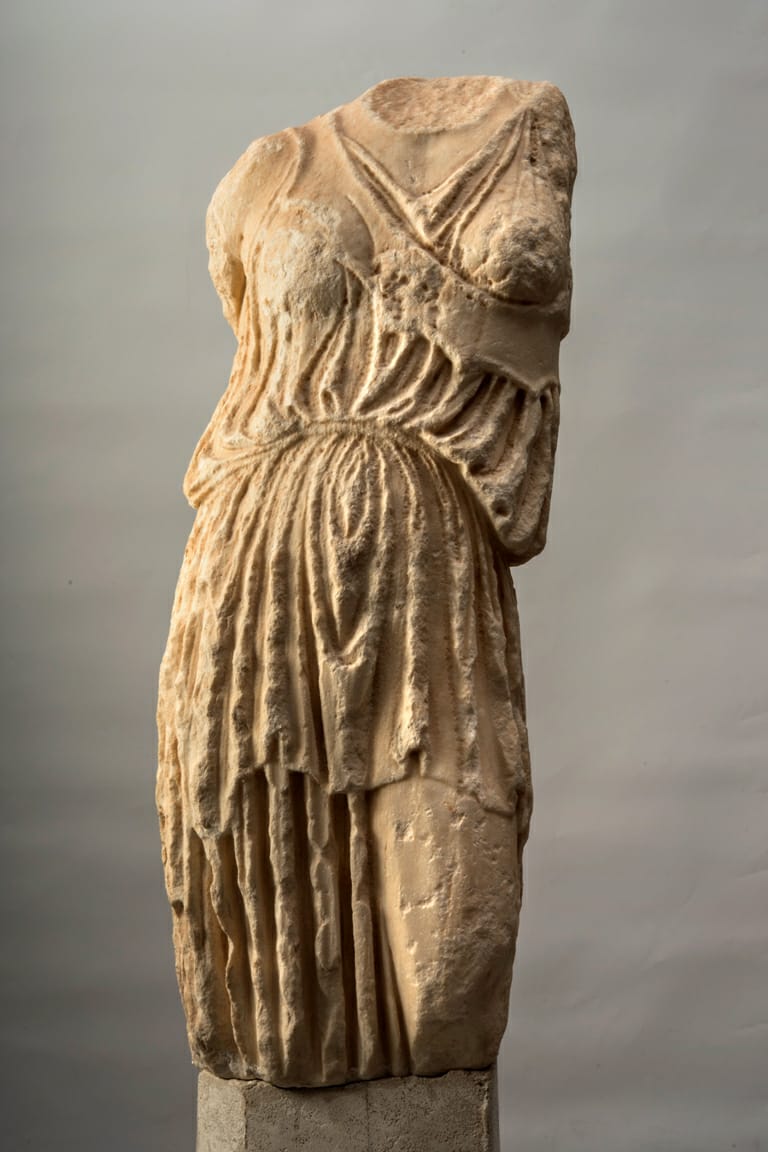 Dal Museo dell’Acropoli arriva la statua di Atena del V secolo a.C.