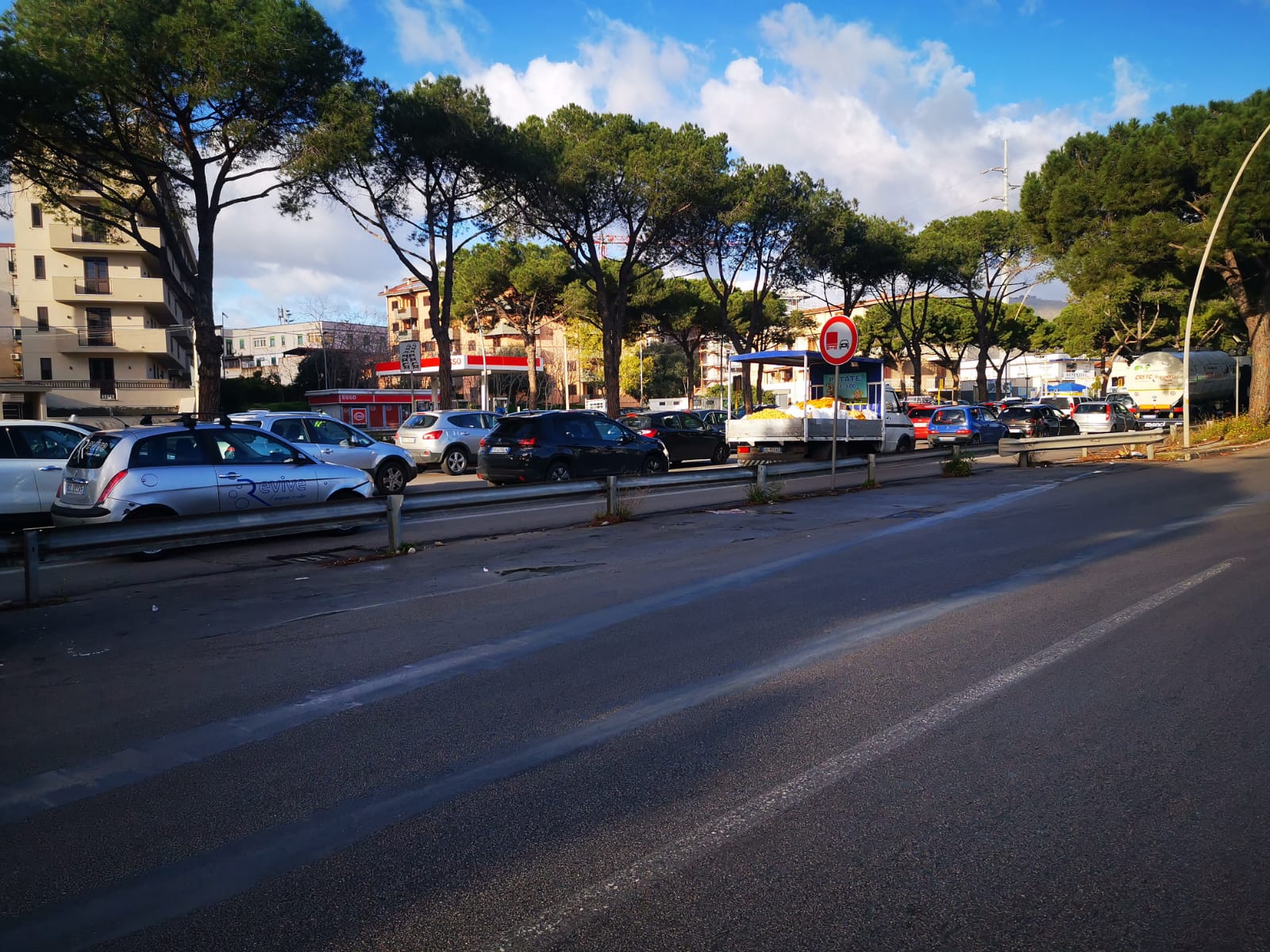 "Il traffico in zona Oreto è diventato insostenibile - spiega il capogruppo della Lega a Palermo Igor Gelarda -. Il ponte Oreto è sovraccarico di auto,