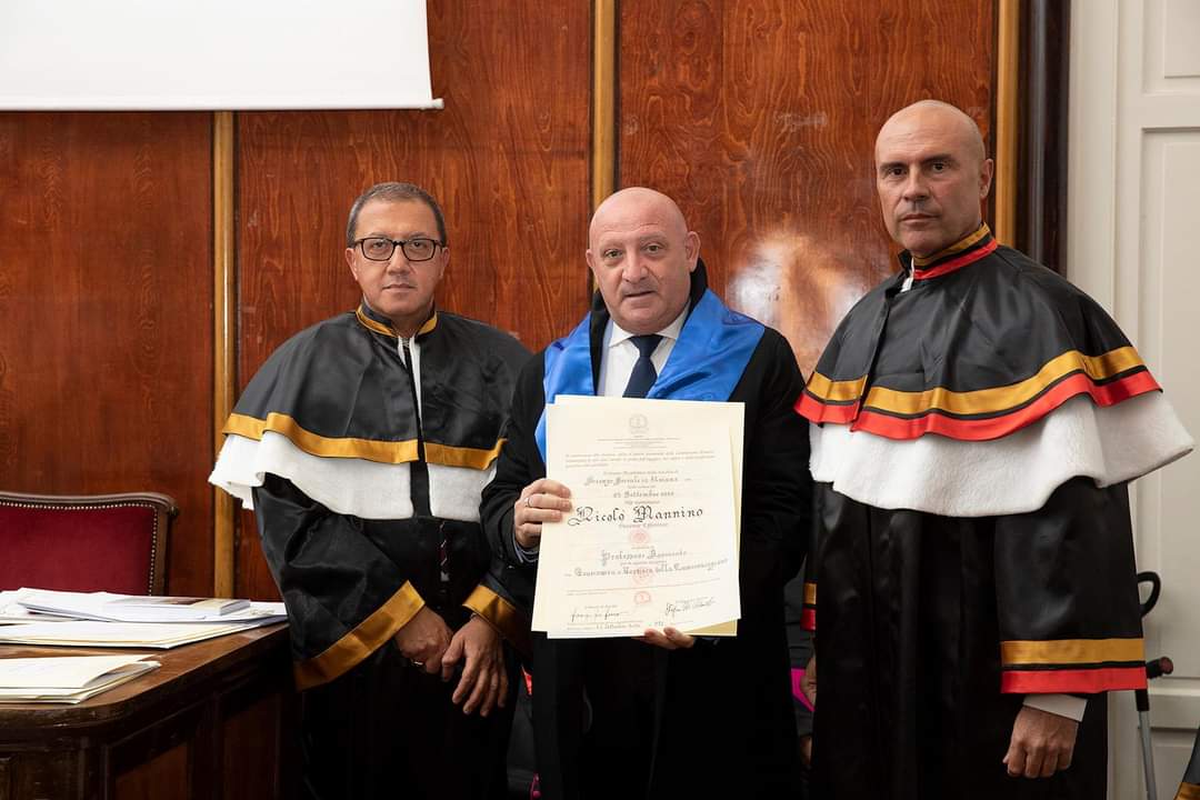 Conferimento dei titoli accademici e del premio internazionale per i meriti universali in location vaticana