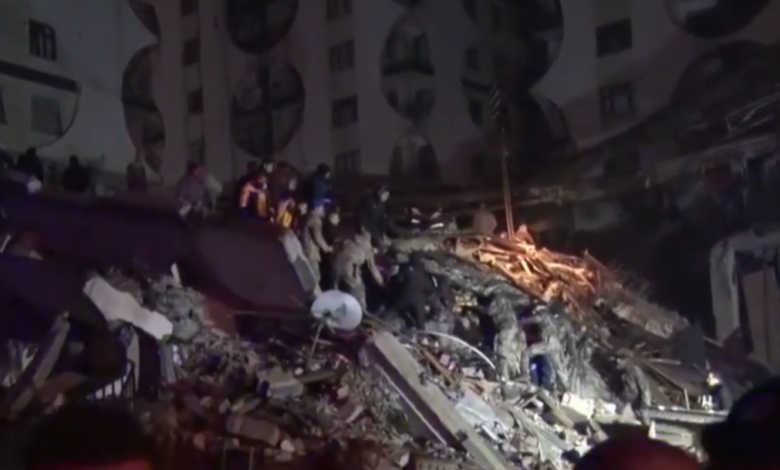 Terremoto in Turchia: momenti di puro terrore. Si continua a scavare