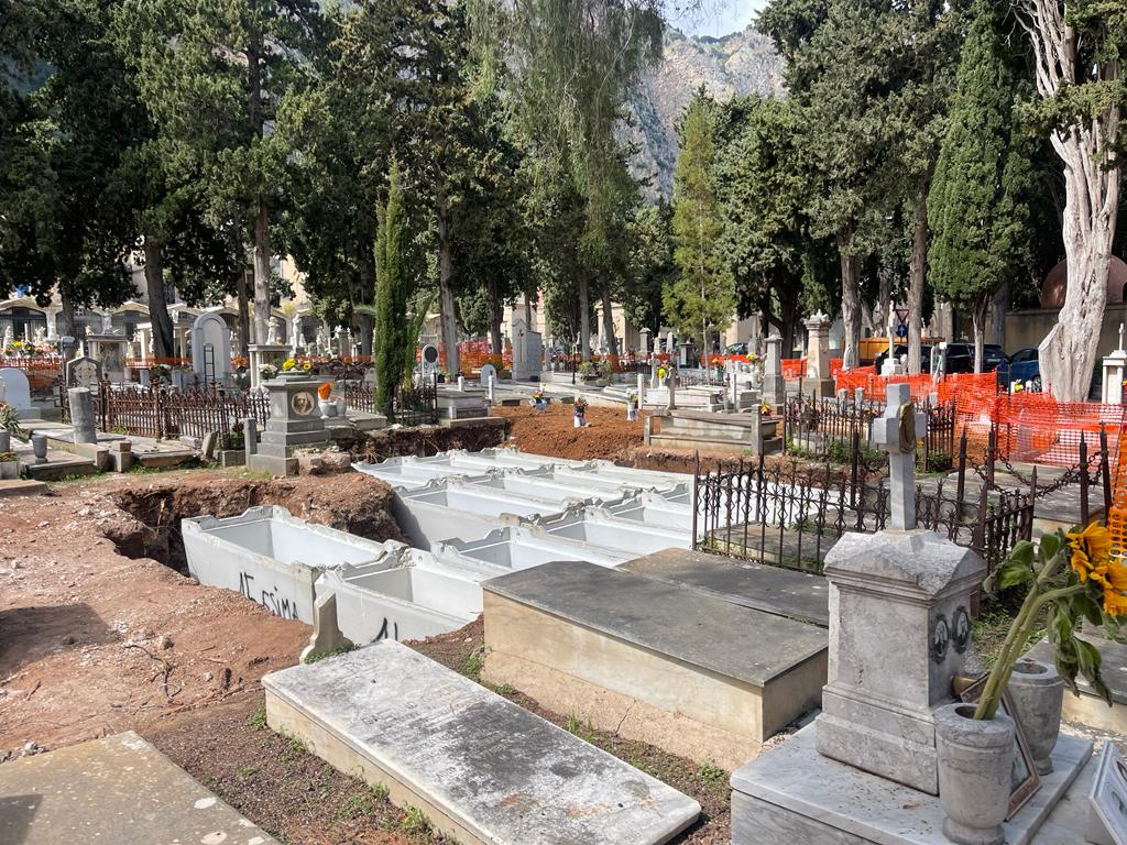 Nuove operazioni di sepoltura eseguite oggi al cimitero dei Rotoli