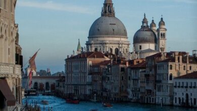  Vittorio Sgarbi presenta gli artisti alla Biennale Padiglione Spoleto