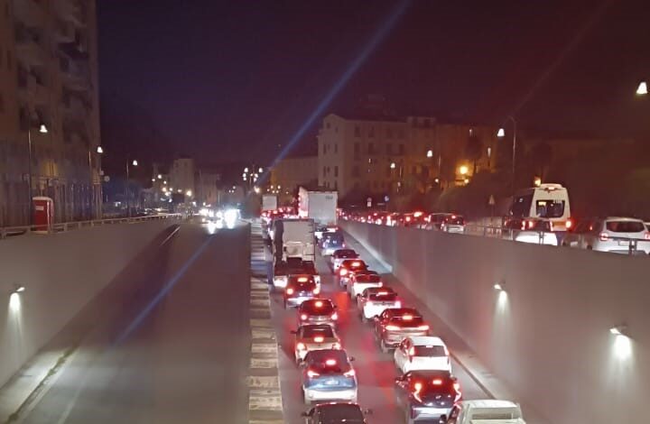 È urgente la revisione della zona a traffico limitato su via Roma al fine di mitigare i problemi di congestione che stiamo sperimentando in via Crispi