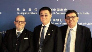 da sinistra Guido D'Amico, poi Fan Xianwei segretario Camera Commercio Cinese in Italia e Giovanni Felice