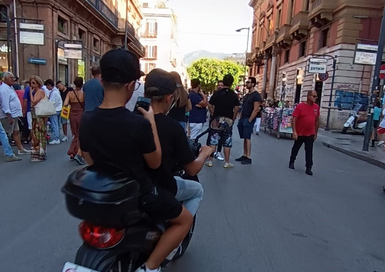 Palermo piange un altro suo figlio e si confronta con le sue croniche sfide urbane: